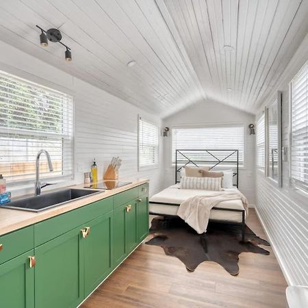 Stay Portland - Noir-Emerald Modern Tinylux In Portland Exterior photo